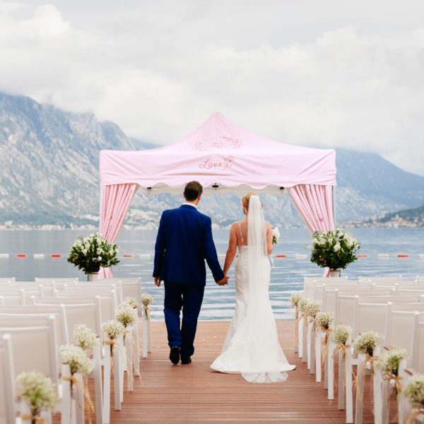10x10 Tent with Scalloped Valances and Curtains - Image 6